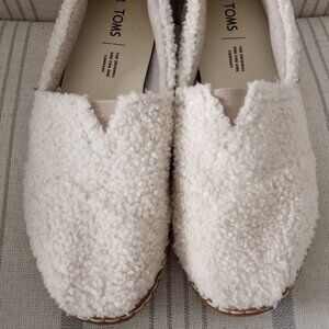 'TOMS' ALPERGATA Size 8  Faux Shearling Flats EUC